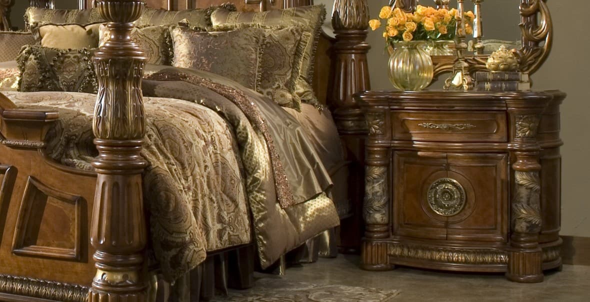 Тумбочки приліжкові