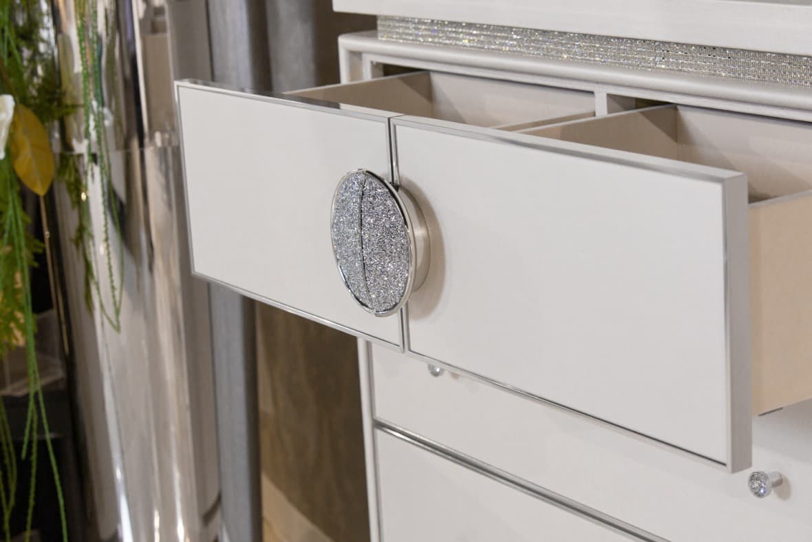 Високі та вузькі комоди в спальню (Чести)