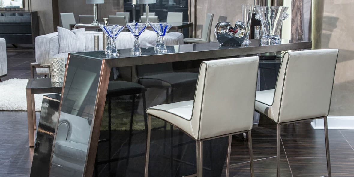 Бари та барні стільці