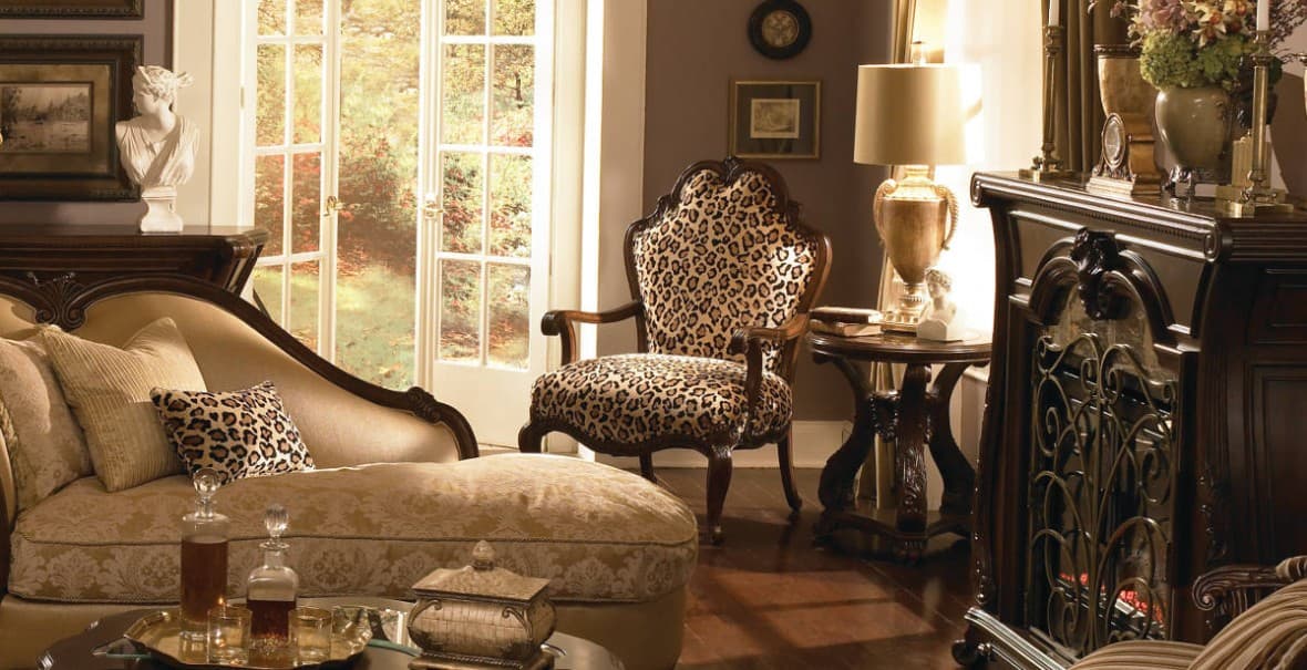 Столики приставні