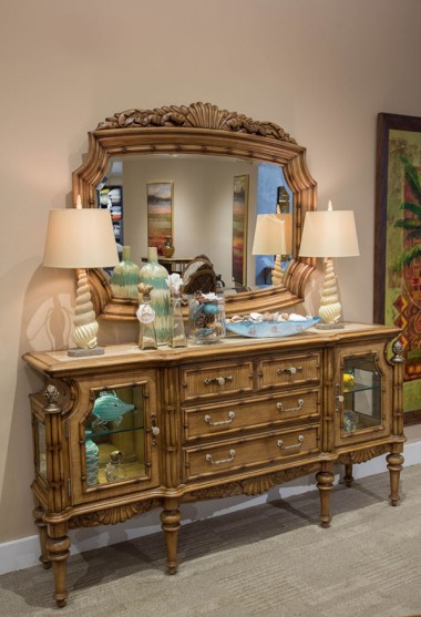 Сервірувальний комод