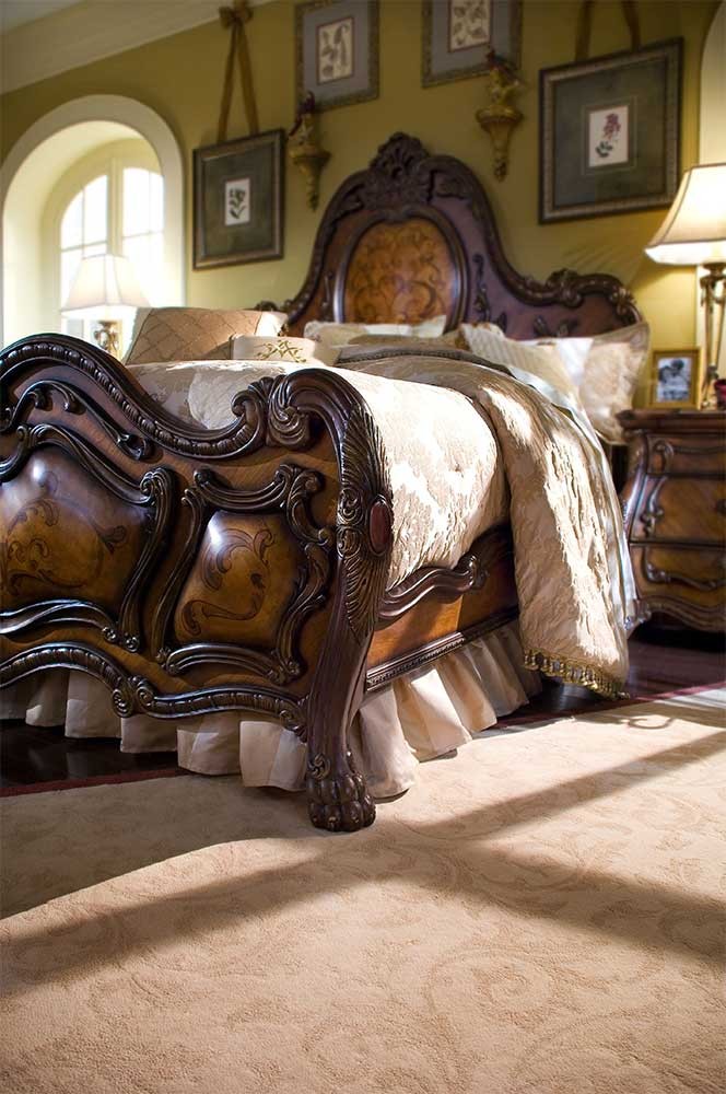 Кровать с декоративной панелью Размер Queen